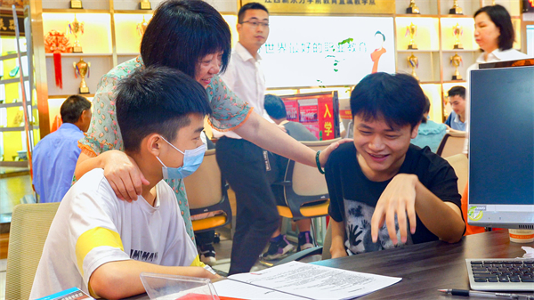 <a href=http://www.movno.net target=_blank class=infotextkey>|W(xu)У</a>.jpg