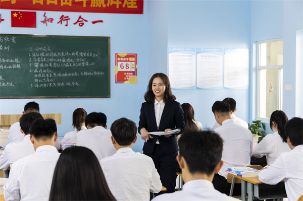 <a href=http://www.movno.net target=_blank class=infotextkey>|W(xu)У</a>