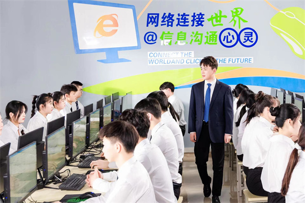 <a href=http://www.movno.net target=_blank class=infotextkey>|W(xu)У</a>.jpg